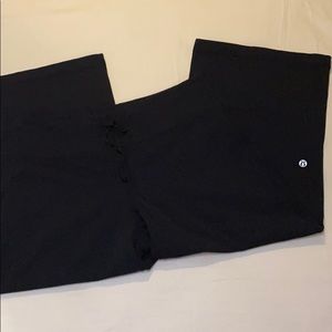 Lululemon 6 black crop wide leg pants
